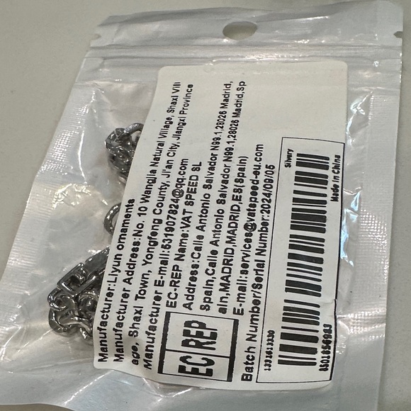 Elegant Silver Bracelet with Sparkling Accents - Picture 10 of 11